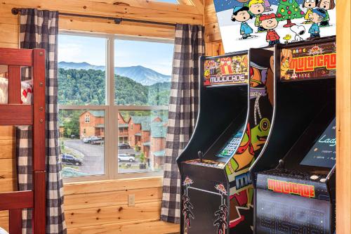 XmasCabins by SmokyStays- Christmas Themed Year Round! in Pigeon Forge, USA