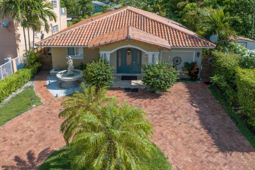 Entrance, Miami House - Heated Pool - Family Vacation in Coral Terrace