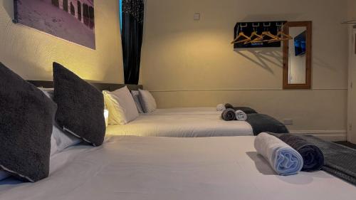 The Ascot Hotel - image 2