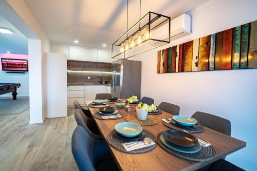 Three-Bedroom Villa with Sea View image 7