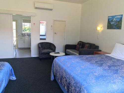 Cambrian Lodge Motel 5