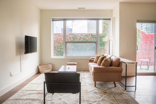 Flexhome East Side 2BR CG1 - Gym Balcony Lakefront in Milwaukee, USA