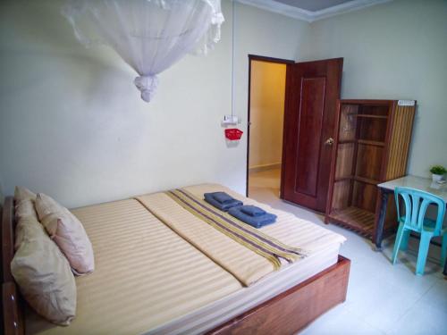 Manel Guesthouse and Restaurant in Senmonoroma