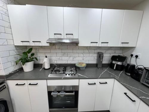 Lovely Brand new 3 BR with maids room, Dubai (foto 8)