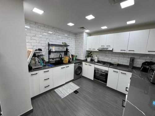 Lovely Brand new 3 BR with maids room, Dubai (foto 10)