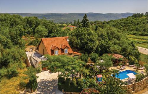 Viesnīcas āriene, Beautiful Home In Zmijavci in Zmijavci