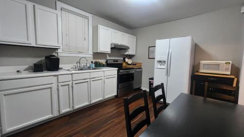 Two Bedroom Cottage near Nashville-Downtown in Nashville, USA