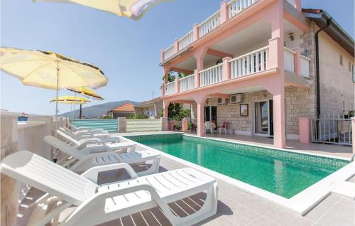 5 Bedroom Lovely Home In Trogir