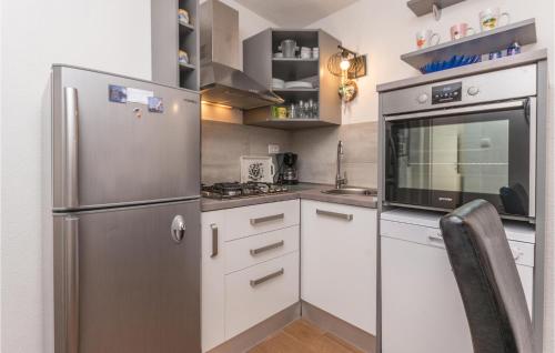 2 Bedroom Pet Friendly Apartment In Biograd