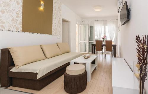 One-Bedroom Apartment In Vir in Vir