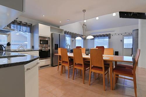 Four-Bedroom Apartment image 10