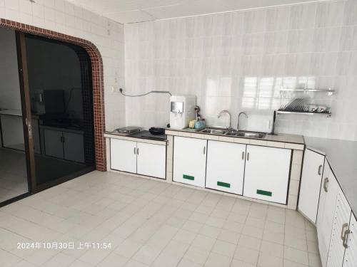 Kitchen, Mawar Homestay (Upper Floor Apartment) in Pontian Kechil