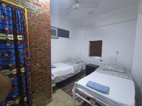 2 twin beds