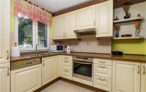 virtuve, Nice Home In Lokve With Sauna in Lokve