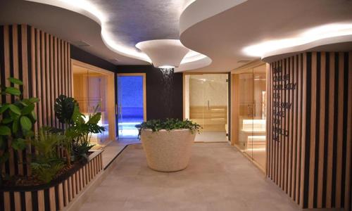 Maršal, Titova vila (Marsal, Titova vila) in Palisad