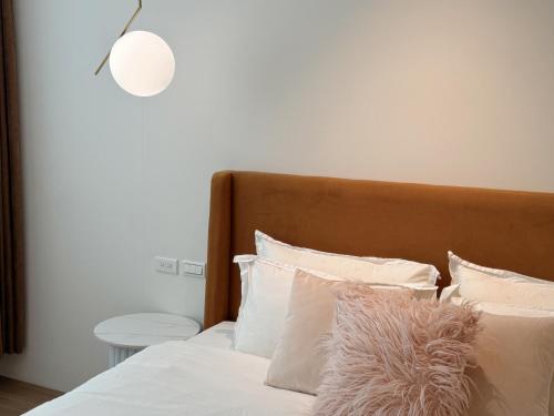Deluxe Double Room image 5