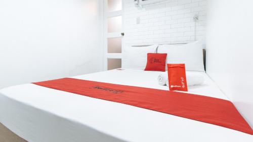 RedDoorz Plus at BGC near St Lukes, Manila (fotografie 7)