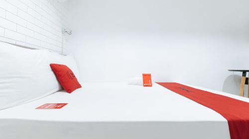 RedDoorz Plus at BGC near St Lukes, Manila (fotografie 9)