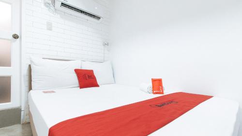 RedDoorz Plus at BGC near St Lukes, Manila (fotografie 2)
