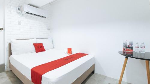 RedDoorz Plus at BGC near St Lukes, Манила