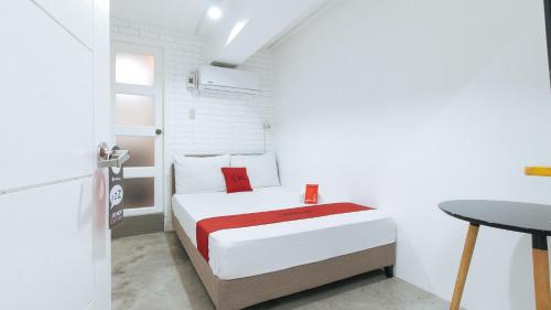 RedDoorz Plus at BGC near St Lukes, Manila (fotografie 5)