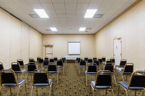 Quality Inn & Suites Coldwater near I-69 - 회의실/연회장