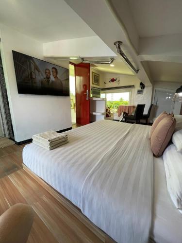 1 queen bed