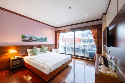 room detail thumbnail 0