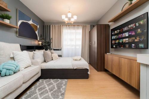 Newly Renovated Pasig Studio with Pool and Fiber Wi-Fi, Manila