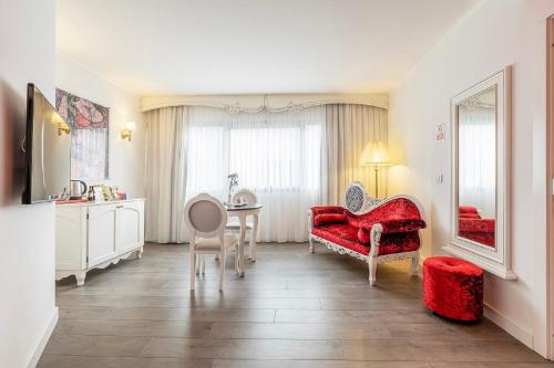 Beyond Hotel - Boutique Class - Special Class - Tap to explore photos