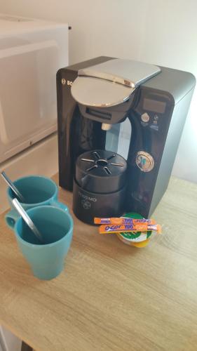 B2, Estudio independiente junto Aeropuerto Valencia in มานิเซส