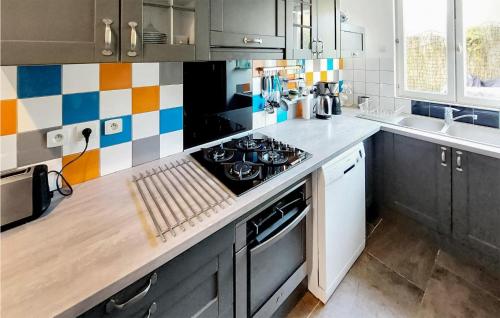 廚房, Amazing Home In Arcais With Wifi in 阿爾賽