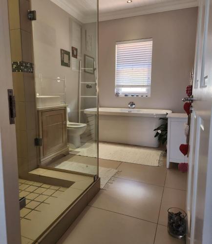 Mountain view villa in exclusive security estate, Hout Bay, Cape Town