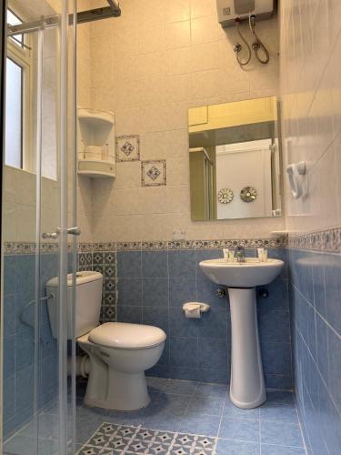 One-Bedroom Apartment image 2