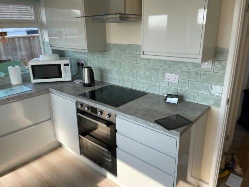 Modern Brixington 2 Bed, 5 minutes from the beach in Withycombe Raleigh