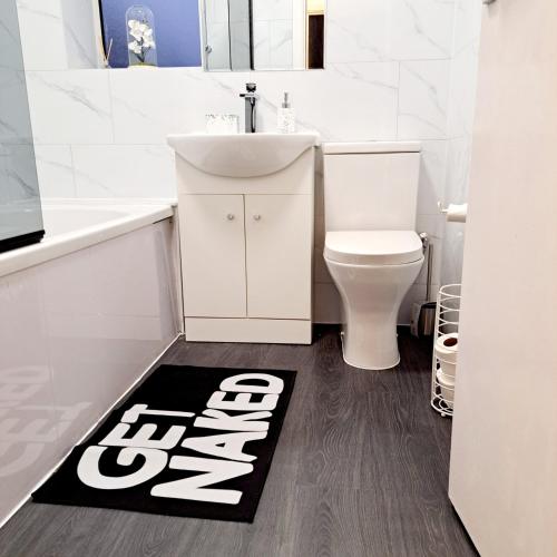 2 Bedroom House in Leeds - Sleeps 5 WiFi Parking gîte à louer Belle Isle