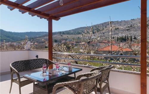 Balkons/terase, Pet Friendly Home In Srinjine With Sauna in Srinjine