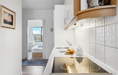 Kitchen, 1 Bedroom Stunning Apartment In Fanø in Fano