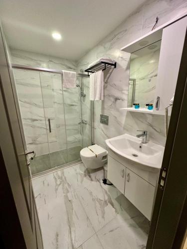 Double Room image 6