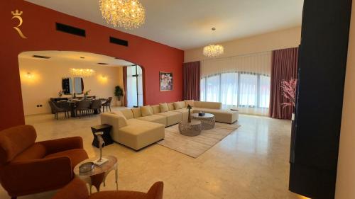 Ultimate 5BR Retreat in Al Danah