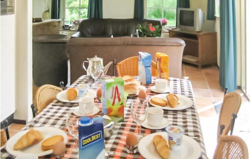 Amazing home in Den Ham with 3 Bedrooms - image 9