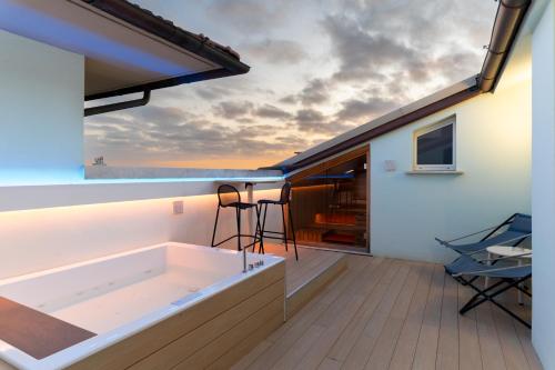 อ่างแช่น้ำร้อน, โฮเทล เรสซิเดนซ์ เอสพลานาด (Hotel Residence Esplanade) in เวียเรจโจ