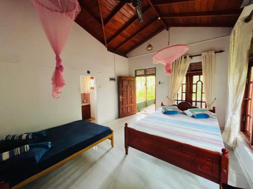 1 king bed, 1 double bed
