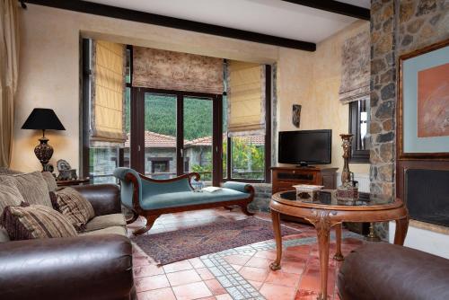 2 bedrooms, 5 beds