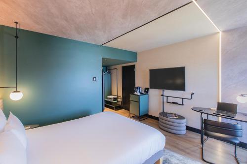 Superior Triple Room with One Queen Bed and One Sofa Bed image 3