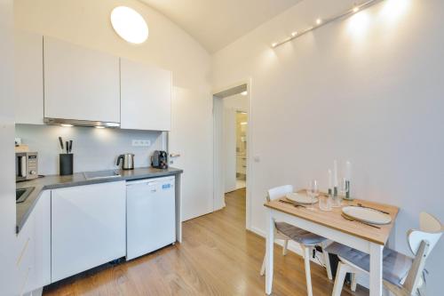 Elegant Apartments close to Center & Bike Path, Prague (photo 10)