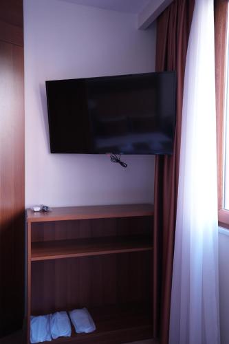 Family Room image 10