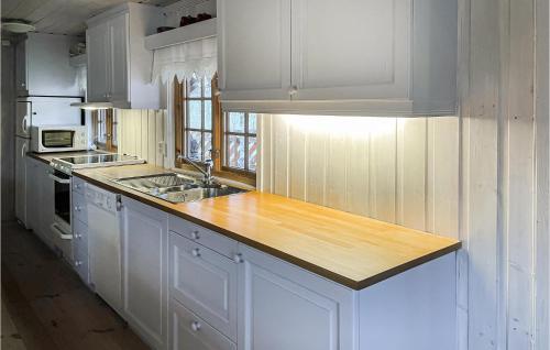 ห้องครัว, 3 Bedroom Lovely Home In Vinstra in วินสตรา