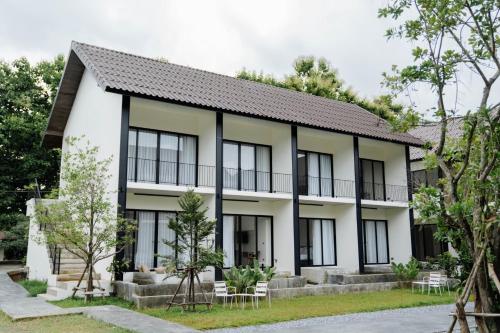 Exterior view, Shanti-Retreat Hotel in Pua