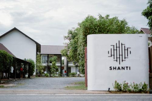 Exterior view, Shanti-Retreat Hotel in Pua